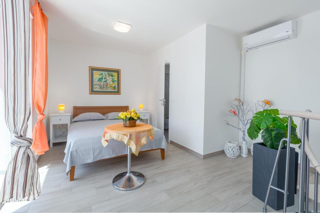 Lucia Apartment